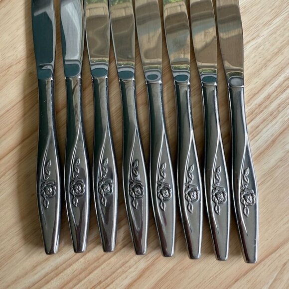 8 Vintage Oneida Lasting Rose Dinner Knives Stainless Floral Glossy - Picture 2 of 7